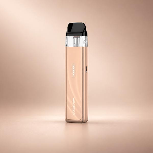 Vaporesso XROS 6 Mini Pod-Kit Brown – Roségold vor dezentem Hintergrund