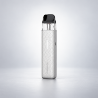 Vaporesso XROS 6 Mini Pod-Kit Leather Silver – Silber mit Rautenmuster vor dezentem Hintergrund