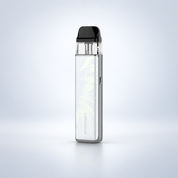 Vaporesso XROS 6 Mini Pod-Kit Plume White – Perlmuttweiß vor dezentem Hintergrund