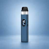 Vaporesso XROS 6 Pod-Kit Abyssal Blue – Dunkelblau mit Display vor dezentem Hintergrund