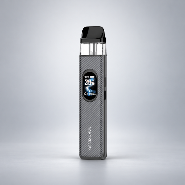 Vaporesso XROS 6 Pod-Kit Carbon Fiber Gray – Grau mit Carbonmuster mit Display vor dezentem Hintergrund