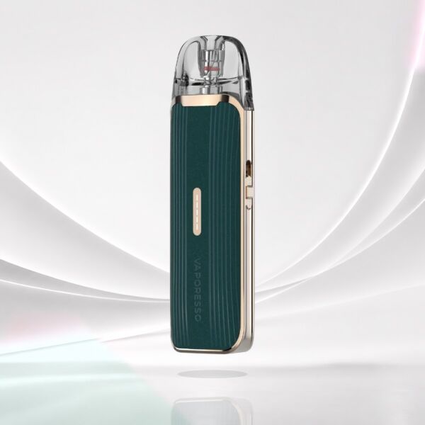 Vaporesso Luxe Q3 Pod-Kit in Aegean Green – dunkelgrünes Gehäuse mit Rillenstruktur und goldfarbenem Rahmen