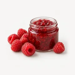 Himbeeren und ein offenes Glas Himbeermarmelade